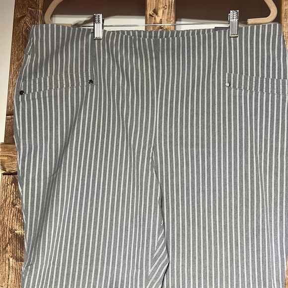Maurices pinstripe crop pants. High rise. Size 2X. NWT. - Picture 2 of 7